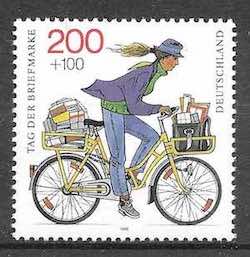 Factrice à vélo